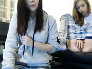 Eveline с подружкой показывают свои пезды