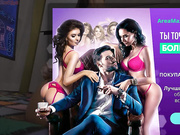 SweetButtocks - развлекается с силиконовым трансом