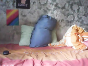 Красивая девочка трахает себя игрушкой