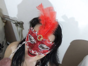 Русская шлюха разговаривает  сосет и пьет мочу