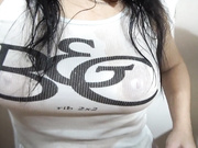 Русская шлюха разговаривает  сосет и пьет мочу