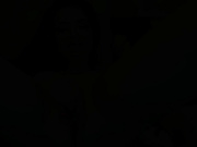 6903 Дрючит елдачком дырку и пускает струйку