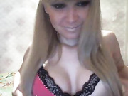 Стриптиз от молоденькой блондинки