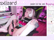 Gamer Girl Forgets to Turn off the Stream AND SQUIRT