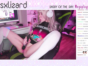 Gamer Girl Forgets to Turn off the Stream AND SQUIRT