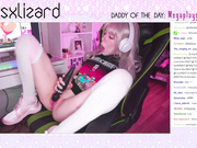 Gamer Girl Forgets to Turn off the Stream AND SQUIRT