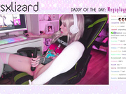 Gamer Girl Forgets to Turn off the Stream AND SQUIRT