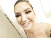 Татуированную шлюху Rocky Emerson обосали