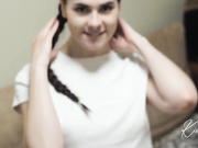 Домашняя шлюшка KisieB красуется и заглатывает хуй