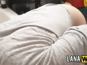 Lana weiss очень громко сосет хуй в ванной