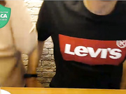 минет под столом в кафе