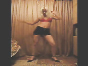 Блонда танцует