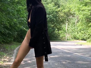 Kisa-Gav голые шалости на  дороге