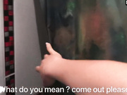 MollyKelt сосет хуй в ванной