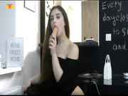 Sex-Michelle сосёт дилдо-5