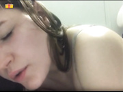 WhiteCrowShow кайфует в туалете