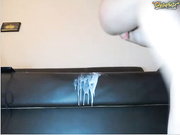 обкончала диван