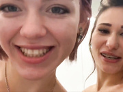 TreshGirls (чел открыл штору в кабинке и подглядел)