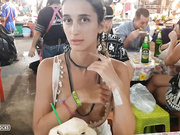 SweetButtocks (показывает грудь в рестике)