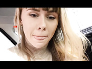 VaniLLa_sexy ласкает себя в машине-3