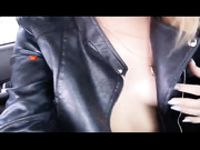 VaniLLa_sexy ласкает себя в машине-5