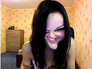 kaprisya корчит рожи  ее можно понять  секас бьет в голову