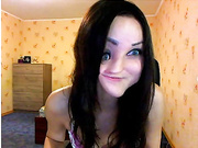 kaprisya корчит рожи  ее можно понять  секас бьет в голову