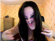 kaprisya корчит рожи  ее можно понять  секас бьет в голову