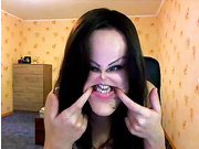 kaprisya корчит рожи  ее можно понять  секас бьет в голову