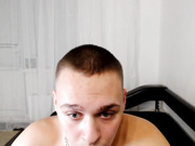 Moneykent кончил на грудь