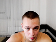 Moneykent кончил на грудь