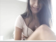 Американская молоденькая шлюшка. молоко не обсохло еще.