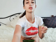 SweetButtocks трах огурцом