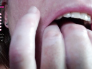 Lilly_Lips_1 (пописала в привате)