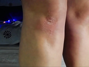 AlisaFist играет с гирляндой