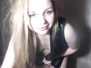 bountydoll мажет себя кремом