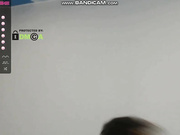 Девушка с большими сиськами долбит себя дилдо