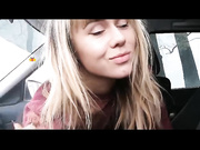 VaniLLa_sexy ласкает себя в машине-12