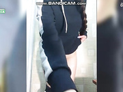 Пальчик в попу.