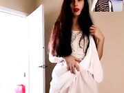 Viki брюнетка