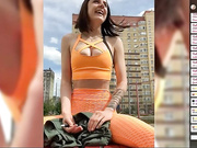 HannaMils подошёл парень