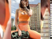 HannaMils подошёл парень