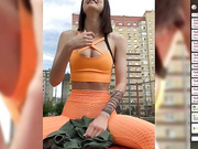 HannaMils подошёл парень