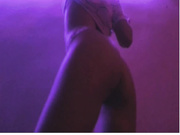 Sonya-mo обнажает грудь