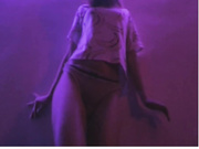 Sonya-mo обнажает грудь