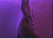 Sonya-mo обнажает грудь