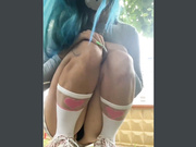 Amallllia дрочит под дождём