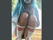 Amallllia дрочит под дождём