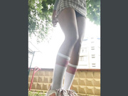 Amallllia дрочит под дождём