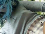 Amallllia дрочит в парке